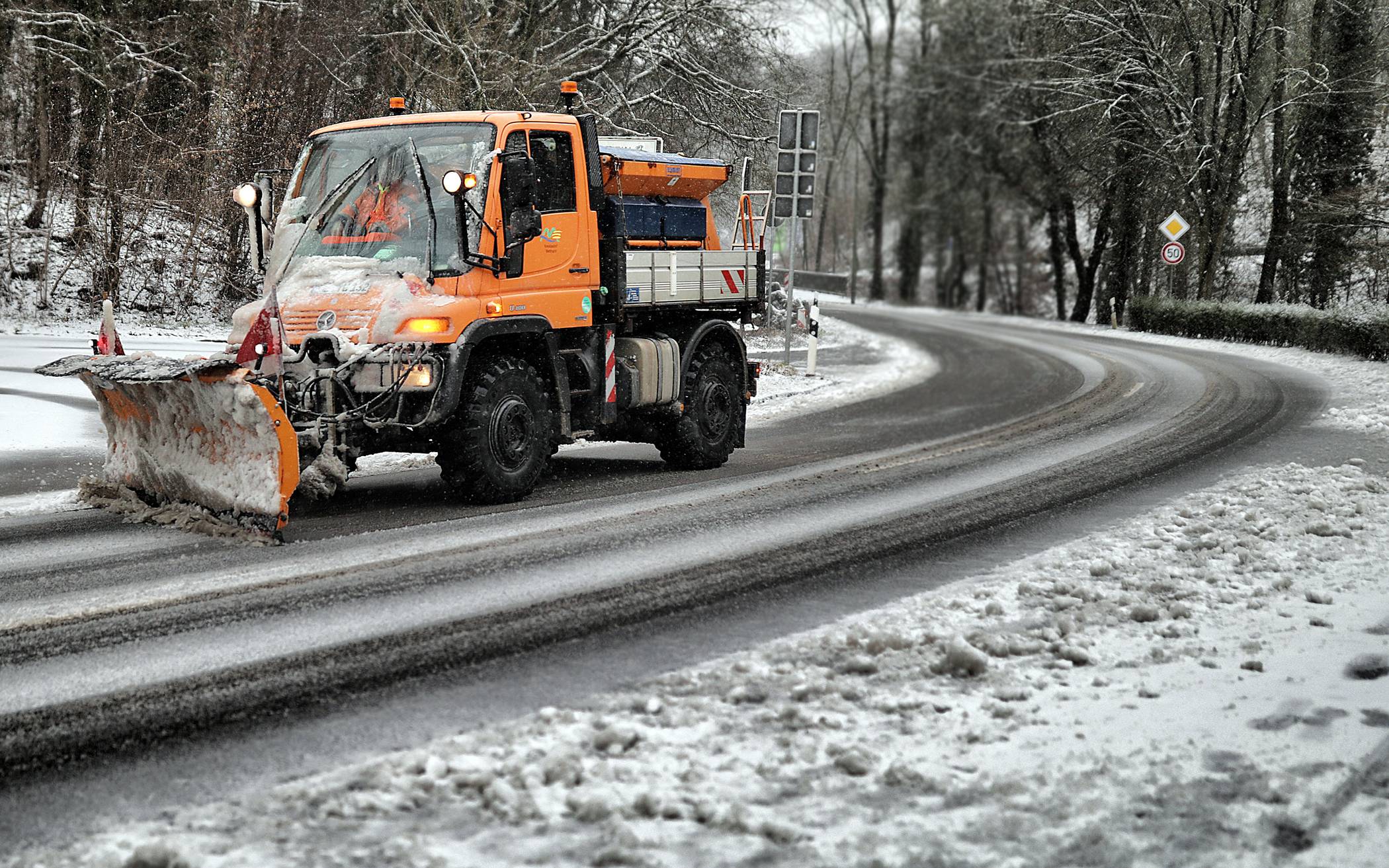 Streudienst in Oberhausen – Vorbeugendes und akutes Streuen mit umweltgerechten Streumitteln.